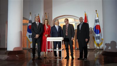 وزير العمل يشارك في احتفالية السفارة الكورية بالعيد الوطني 