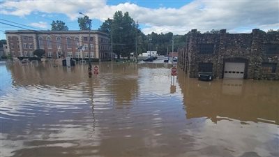 الإعصار هيلين يدمر الجسور في ولاية كارولينا الشمالية بأمريكا