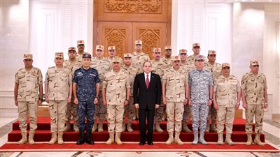 السيسي يترأس اجتماع المجلس الأعلى للقوات المسلحة، يناقش مع القيادات حماية ركائز الأمن القومي، يوجه التحية رجال الجيش على جهودهم وتضحياتهم 