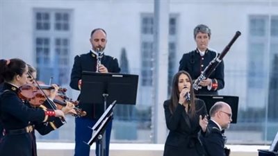 رغبة من ماكرون، هبة طوجي تغني 