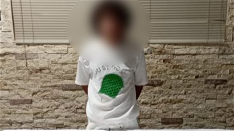 طالب يمزق جسد زميله