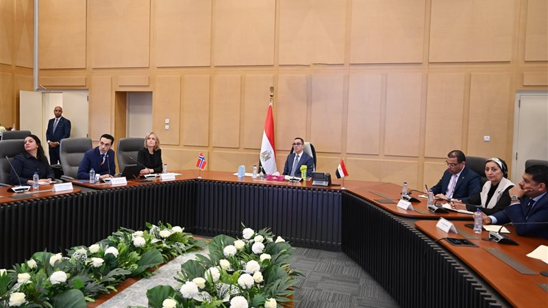  وزير الاستثمار يستقبل