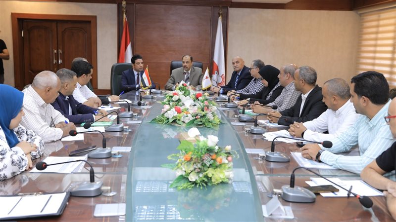 محافظ سوهاج يعقد