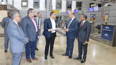 رئيس القابضة للمطارات يتفقد مطار سفنكس الدولي استعدادا للتشغيل الرسمي