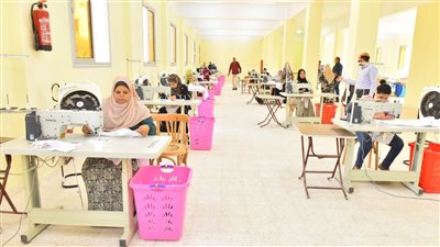 محافظ أسيوط يشهد تشغيل مشغل الخياطة والتطريز بالمجمع الصناعي (صور)