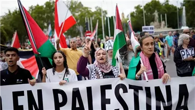 رجل يضرم النار في نفسه بمظاهرة مؤيدة للفلسطينيين قرب البيت الأبيض