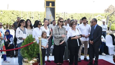 أسرة السادات تصل النصب التذكاري للاحتفال بذكرى نصر أكتوبر (صور)