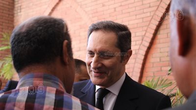 وصول علاء مبارك إلى قبر والده للاحتفال بذكرى نصر أكتوبر (فيديو وصور)