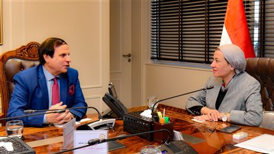 وزيرة البيئة تلتقي أمين عام رابطة الجامعات الإسلامية لبحث سبل التعاون المشترك 