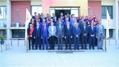 رئيس جامعة سوهاج يشارك طلابه احتفال المحافظة بذكرى انتصارات أكتوبر 