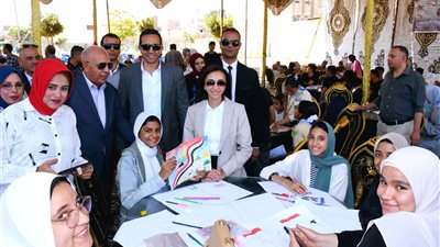 البحيرة تحتفل بانتصارات أكتوبر بافتتاح كرنفال الرسم بمشاركة 300 طفل (صور)