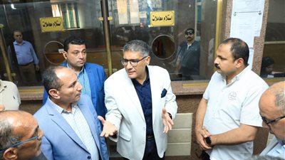 محافظ الجيزة يتفقد انتظام العمل بالمراكز التكنولوجية (صور)