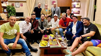 كواليس جلسة لم يتم الاتفاق عليها، نجوم الفن يجتمعون في مكتب محمد إمام