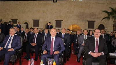 وزير قطاع الأعمال ومحافظ الإسكندرية يشهدان افتتاح عروض 