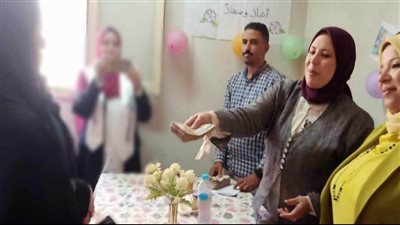 تسليم مشروعات إنتاجية لتمكين المرأة ودوريات رياضية ومسابقات ضمن مبادرة بداية بأسيوط