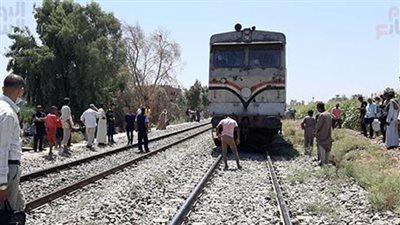 التصريح بدفن جثة شاب لقى مصرعه أسفل عجلات قطار بالجيزة