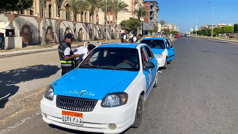 المرور يتابع الملصق