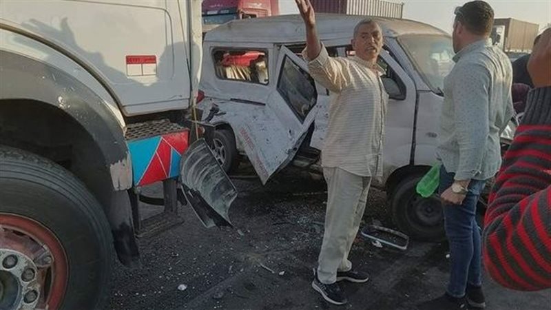 تصادم سيارتين بطريق