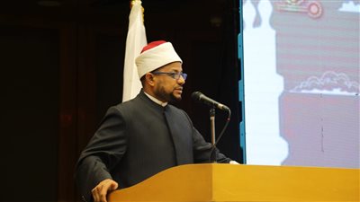 أمين البحوث الإسلامية: الشعر صناعة لغوية للتعبير عن ذواتنا وإنسانيتنا وأحلامنا التائهة