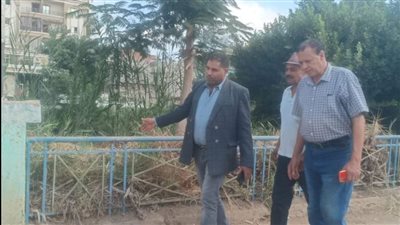 رئيس مدينة دكرنس يتفقد جاهزية معدات النظافة (صور)