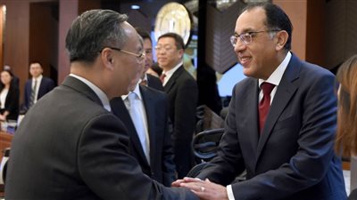 رئيس الوزراء يبحث تعزيز التعاون مع المؤسسات المالية الصينية وزيادة الاستثمارات باقتصادية قناة السويس