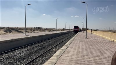 بعد توقف 50 عاما، لحظة وصول أول قطار إلى محطة بئر العبد بالعريش (فيديو وصور)