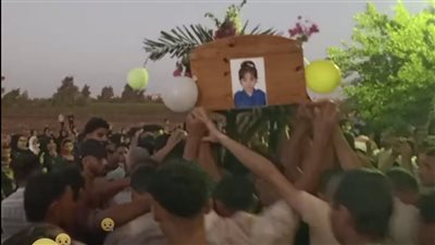 زغاريد وورود وسعف نخيل في وداع جثمان لميس ضحية زوجة عمها بالدقهلية 