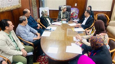 رئيس جامعة الأقصر تترأس اجتماع مجلس إدارة مركز الاستدامة الخضراء