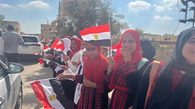 أهالي بئر العبد يستقبلون وزير النقل بالزغاريد والزي السيناوي (فيديو وصور)