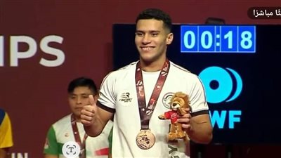 رئيس جامعة الإسكندرية يهنئ الفائز ببرونزية بطولة العالم للناشئين لرفع الأثقال