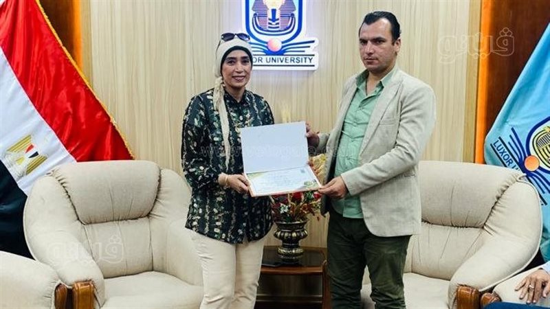 أثناء التكريم، فيتو