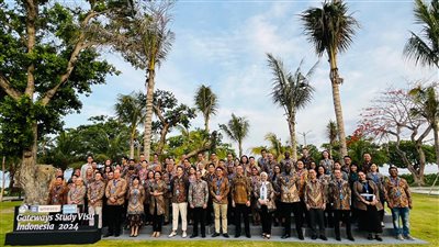 وفد وزارة التعليم العالي يشارك بفاعلية في مبادرة بوابات التعلم الرقمي العام بإندونيسيا