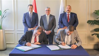 باستثمارات 1.8 مليون دولار، رئيس اقتصادية القناة يشهد توقيع عقد المرحلة الأولى لمشروع PYRAMIDS ALU