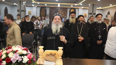 الأنبا صموئيل يشهد تخريج الدفعة الثانية من مركز الدراسات اللاهوتية