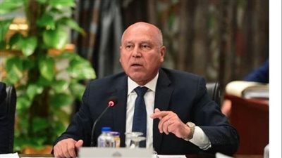 قرارات كامل الوزير بعد حادث المنيا: إيقاف 4 مسئولين كبار بالسكك الحديدية.. ويوجه بإجراء تحليل مخدرات دوري لسائقي القطارات.. ويبرز أهمية التثقيف الصحي للعاملين بالهيئة 