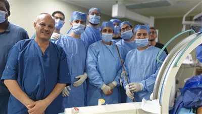 فريق طبي بقصر العيني يجري جراحة خطيرة لإنقاذ طفل (صور) 