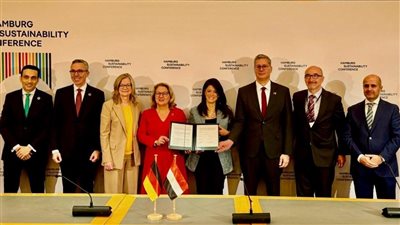 المشاط تشهد توقيع اتفاق منحة بـ30 مليون يورو لمشروع الهيدروجين الأخضر بمصر 