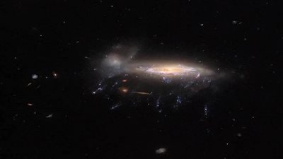  علماء الفلك يكتشفون مجرة ​​قرصية دوارة للمرة الأولي