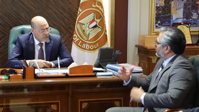 وزير العمل يعلن توفير 2000 فرصة عمل