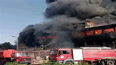 الحماية المدنية تسيطر على حريق العاشر، وأعمال تبريد لمنع تجدد اشتعال النيران (صور)