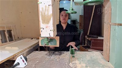 ايديها تتلف في حرير، قصة كفاح أول نجارة بالأقصر: 13 سنة شقيانة علشان أربي أولادي (صور)