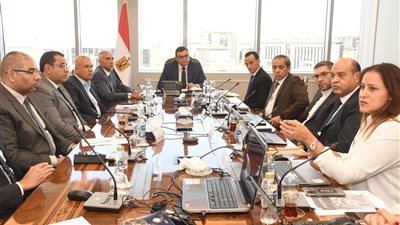 وزير الإسكان يتابع موقف تشغيل وإدارة مشروعات هيئة المجتمعات العمرانية