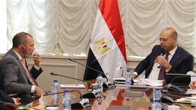 وزير العمل يلتقي وفد البنك الدولي ويستعرض خطط الدولة للحماية الاجتماعية