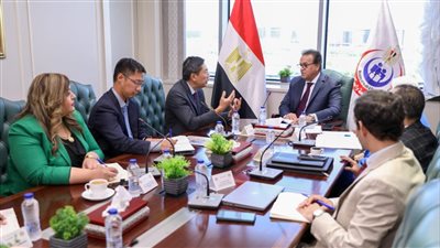 وزير الصحة يبحث مع سفير سنغافورة تعزيز التعاون في تدريب الكوادر الطبية
