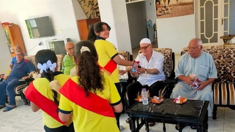 أطفال رأس البر يقدمون