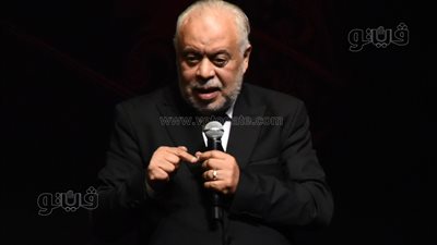 أشرف زكي يعتذر على الهواء لأسرة شكري سرحان ويكشف موقف عمر متولي وفتحي