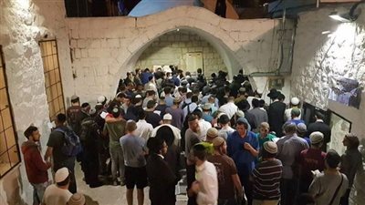 مستوطنون يقتحمون مقام قبر يوسف بمدينة نابلس