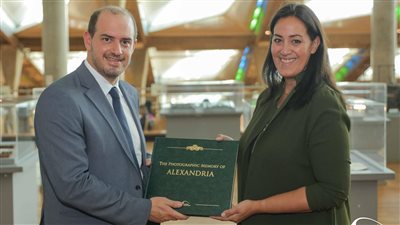 نائب وزير الخارجية اليوناني يترأس وفدا لزيارة مكتبة الإسكندرية 