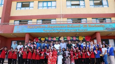 محافظ أسوان يتفقد انتظام سير العملية التعليمية بالمدرسة المصرية اليابانية بالرديسية (صور)