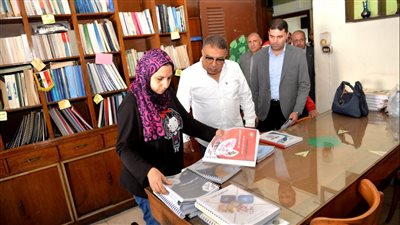 محافظ الدقهلية يتفقد الإدارات التنفيذية بديوان عام المحافظة